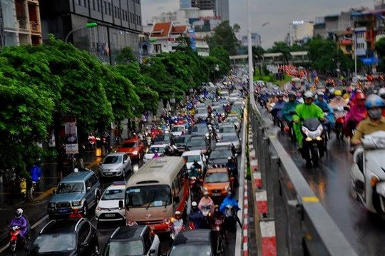 Giao[-]thông[-]Hà[-]Nội[-]náo[-]loạn[-]vì[-]mưa[-]to